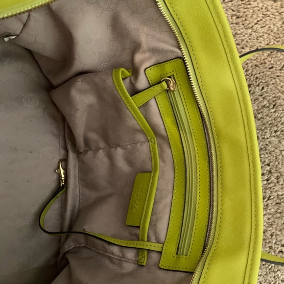 Michael Kors Jet Set Traveler - Picture 4 of 7